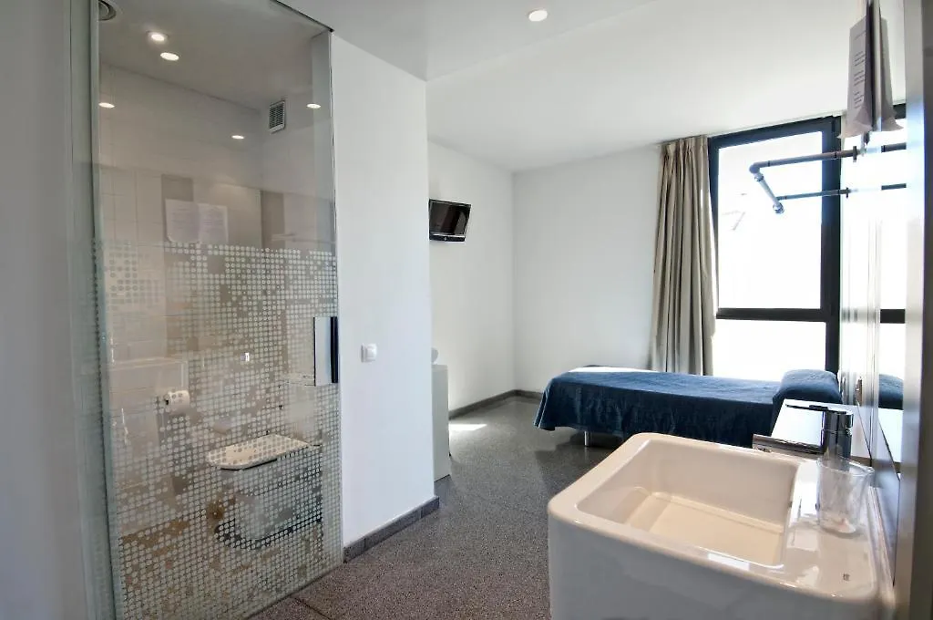 Hostal La Creu Mora d'Ebre 2*,  Spain